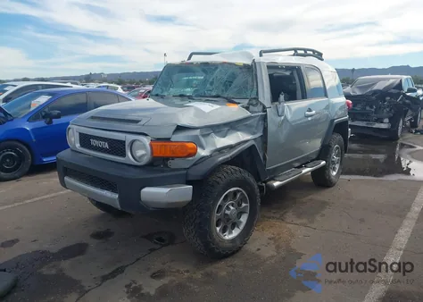 2011 Toyota Fj Cruiser z USA, uszkodzony, nr VIN JTEBU4BF3BK102434